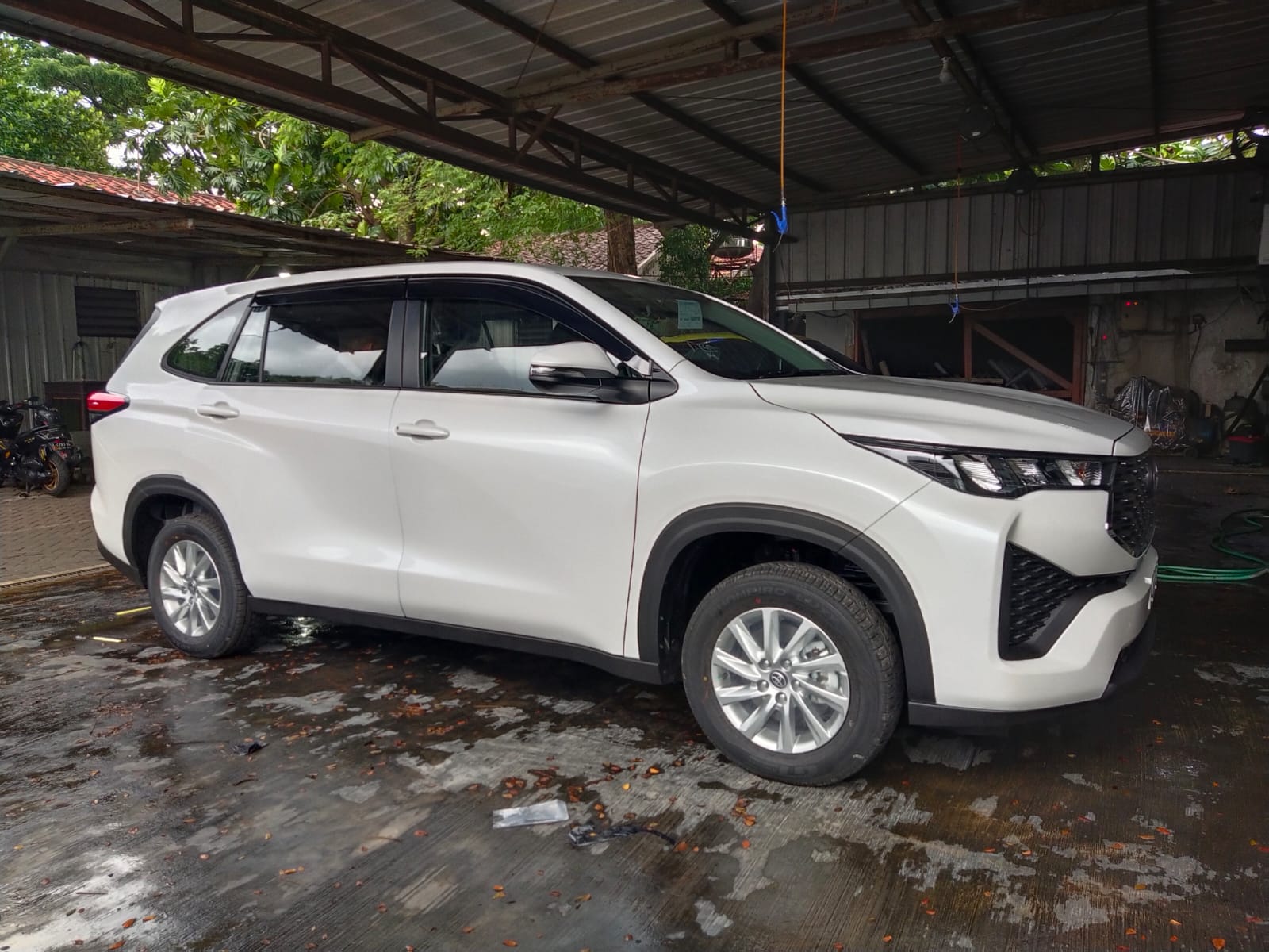 Innova Zenix - Image 2